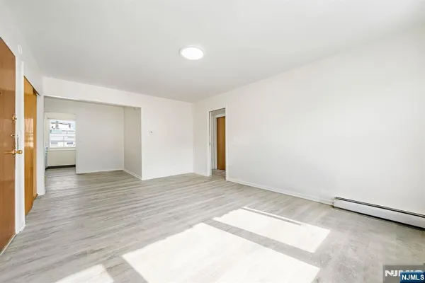 $1,950 | 207 Park Avenue, Unit C1, Rutherford, NJ 07070