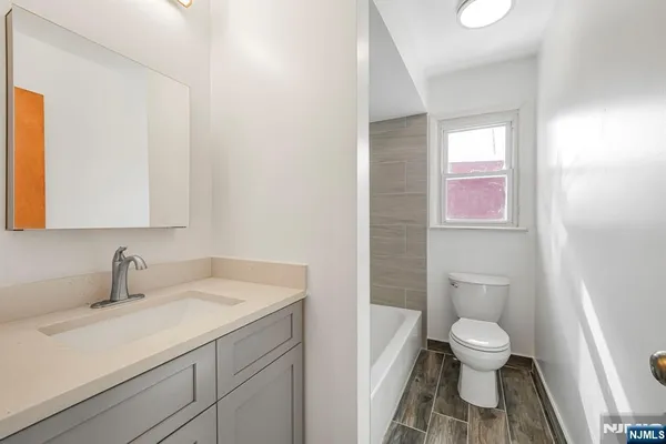 $1,950 | 207 Park Avenue, Unit C1, Rutherford, NJ 07070