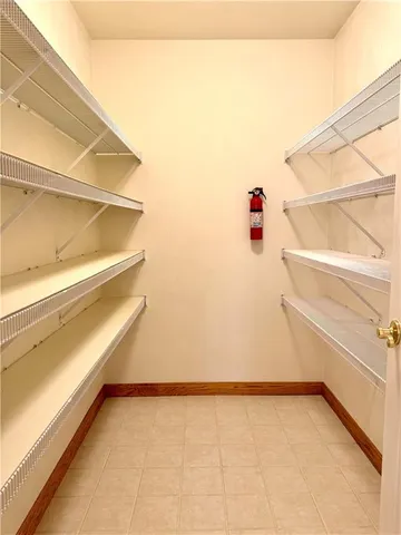 a view of walk in closet with an entryway