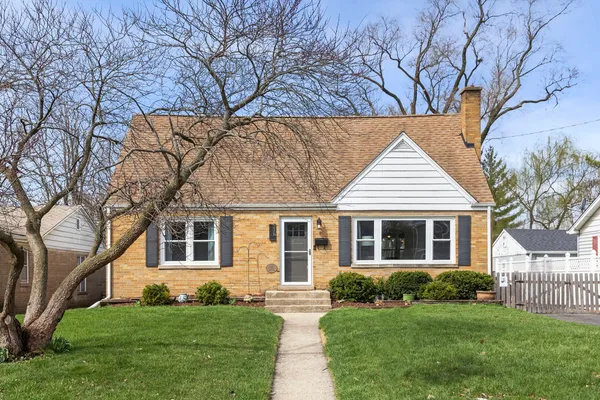 $475,000 | 218 South Fairfield Avenue, Lombard, IL 60148