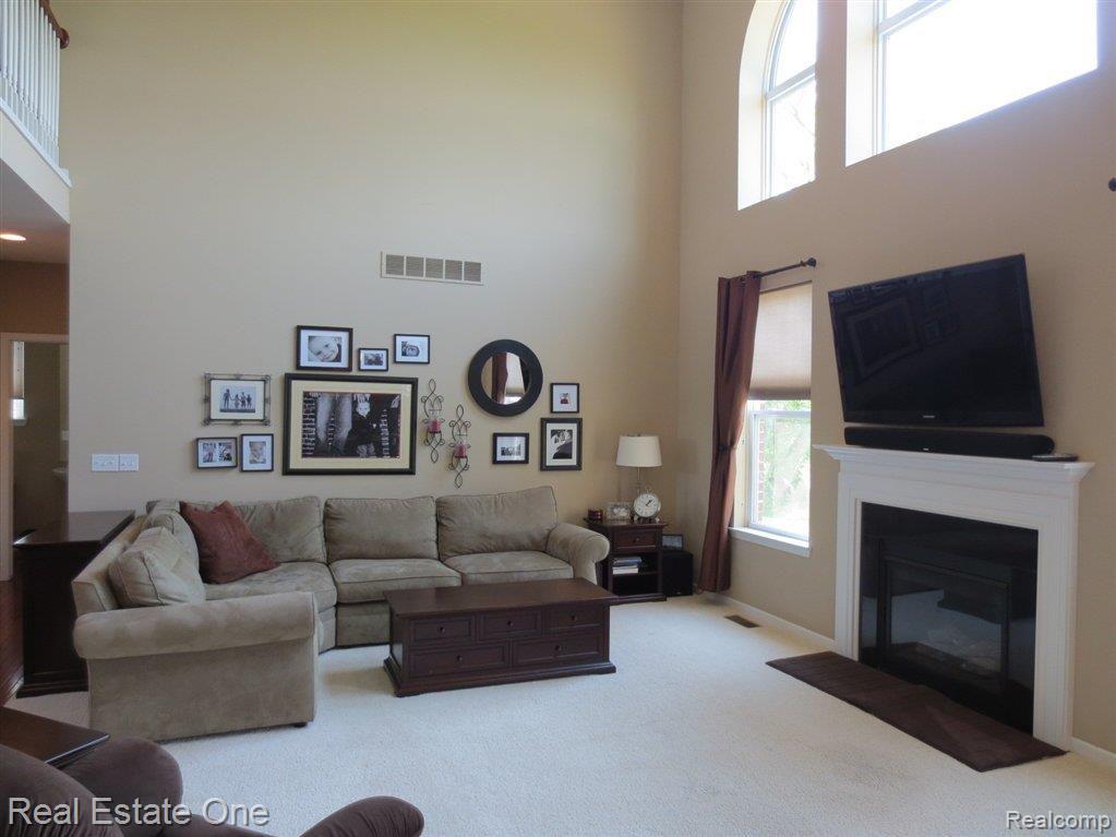 3746 Connors Drive Rochester, MI 48307 - Photo 8 of 23 FAMILY RM.