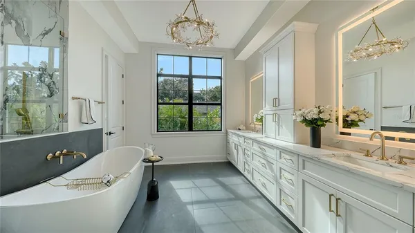 $4,195,000 | 656 Tropical Circle, Sarasota, FL 34242