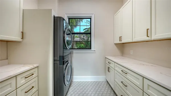 $4,195,000 | 656 Tropical Circle, Sarasota, FL 34242