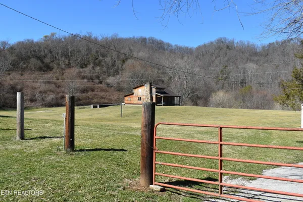 $1,100,000 | 301 Smith Drive, Harrogate, TN 37752