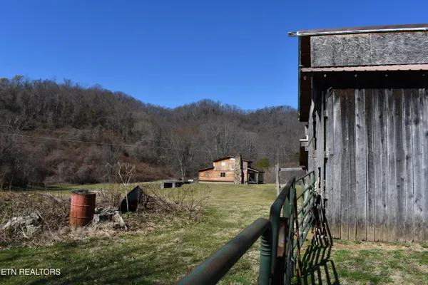 $1,100,000 | 301 Smith Drive, Harrogate, TN 37752