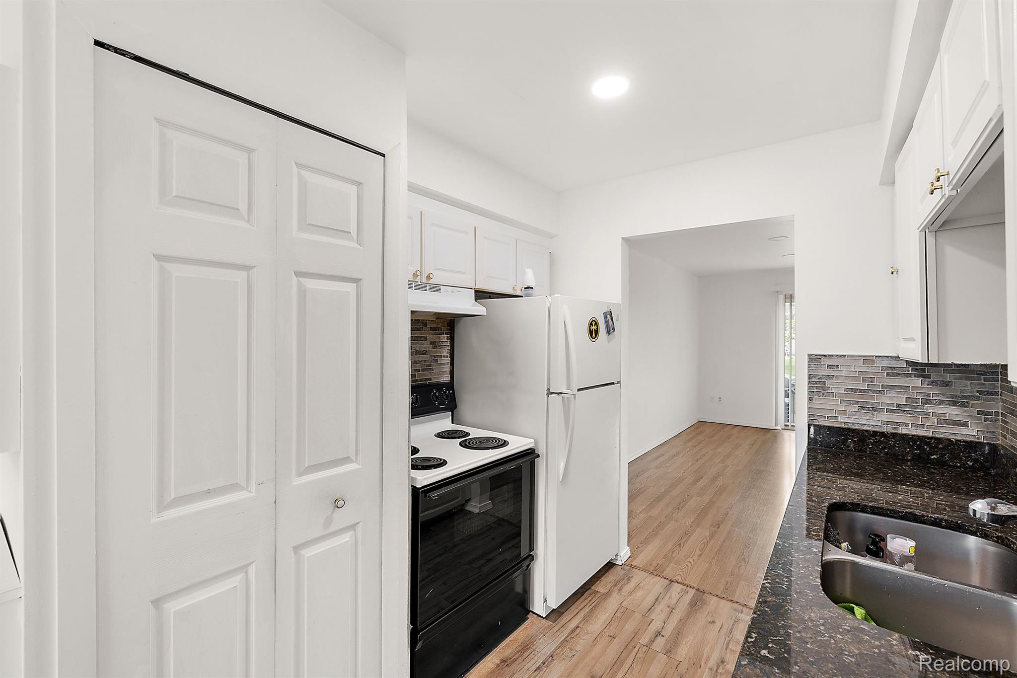 4352 15 Mile Road Sterling Heights, MI 48310 - Photo 18 of 37 Gallery Image 18