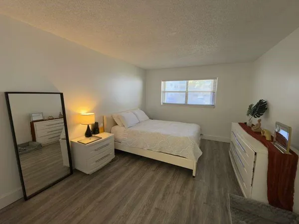 $1,500 | 2200 Taylor Street, Unit 104, Hollywood, FL 33020