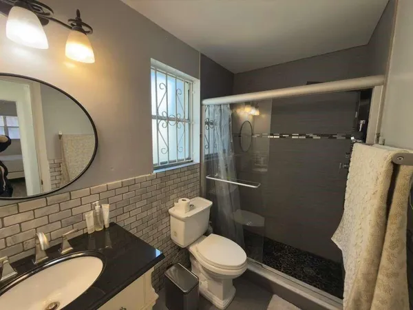 $1,500 | 2200 Taylor Street, Unit 104, Hollywood, FL 33020
