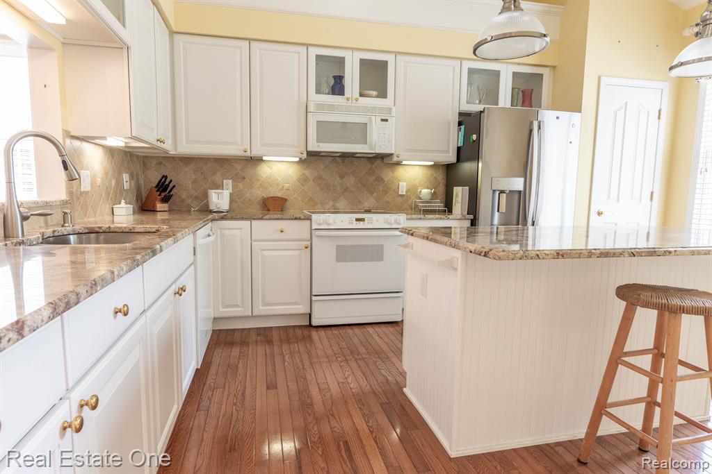 1941 Dunham Drive Rochester, MI 48306 - Photo 7 of 21