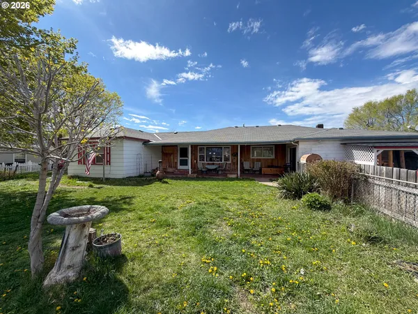 $285,000 | 221 Cottonwood Street, Mount Vernon, OR 97865