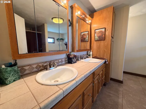 $285,000 | 221 Cottonwood Street, Mount Vernon, OR 97865