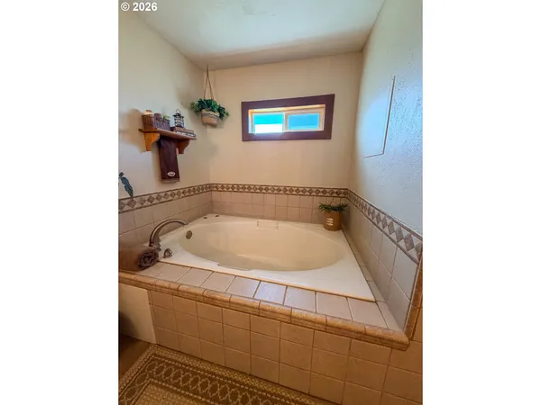 $285,000 | 221 Cottonwood Street, Mount Vernon, OR 97865