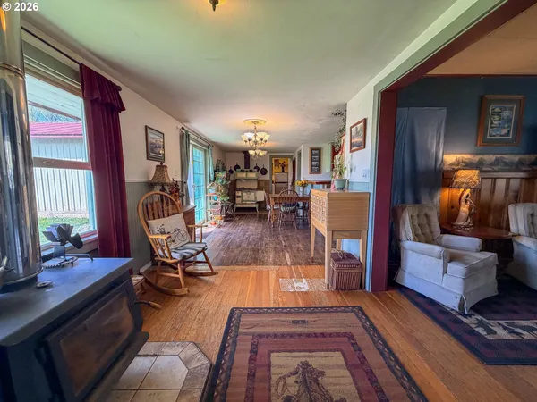 $285,000 | 221 Cottonwood Street, Mount Vernon, OR 97865