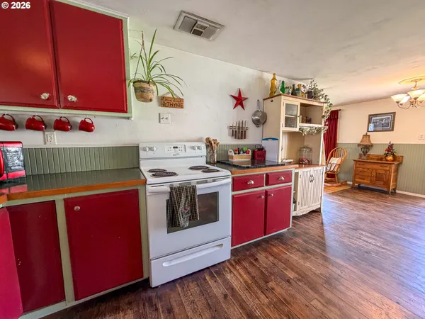 $285,000 | 221 Cottonwood Street, Mount Vernon, OR 97865