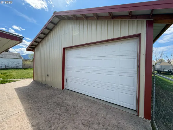 $285,000 | 221 Cottonwood Street, Mount Vernon, OR 97865