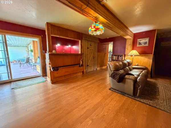 $285,000 | 221 Cottonwood Street, Mount Vernon, OR 97865