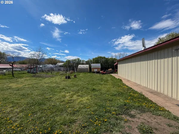 $285,000 | 221 Cottonwood Street, Mount Vernon, OR 97865