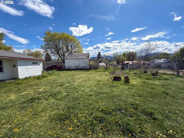 $285,000 | 221 Cottonwood Street, Mount Vernon, OR 97865