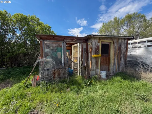 $285,000 | 221 Cottonwood Street, Mount Vernon, OR 97865