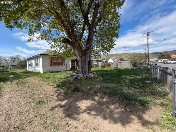 $285,000 | 221 Cottonwood Street, Mount Vernon, OR 97865