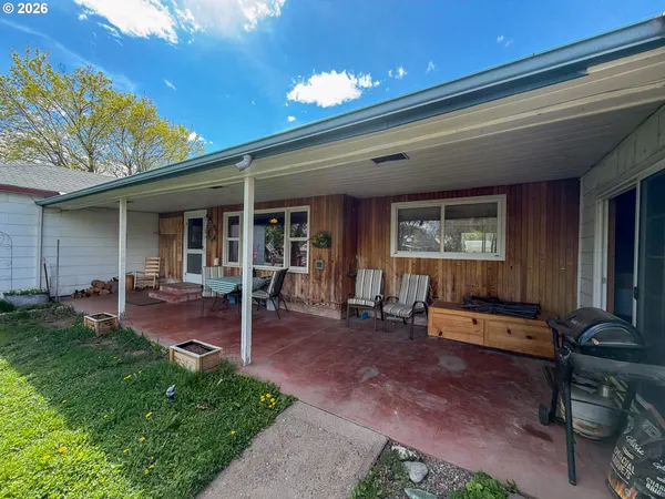 $285,000 | 221 Cottonwood Street, Mount Vernon, OR 97865