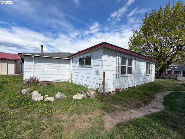 $285,000 | 221 Cottonwood Street, Mount Vernon, OR 97865