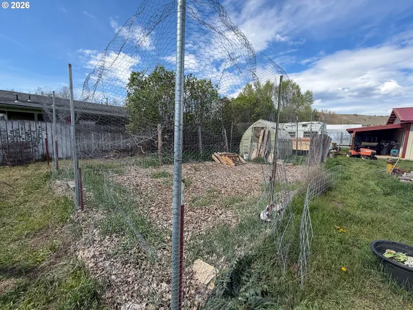 $285,000 | 221 Cottonwood Street, Mount Vernon, OR 97865