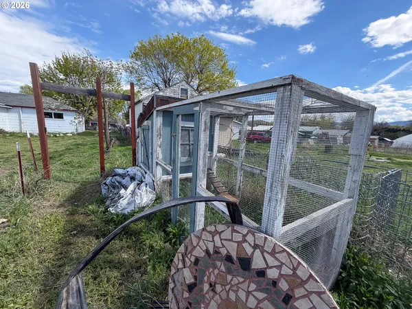 $285,000 | 221 Cottonwood Street, Mount Vernon, OR 97865