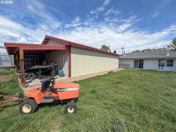 $285,000 | 221 Cottonwood Street, Mount Vernon, OR 97865