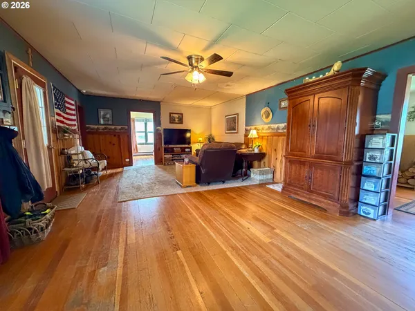 $285,000 | 221 Cottonwood Street, Mount Vernon, OR 97865