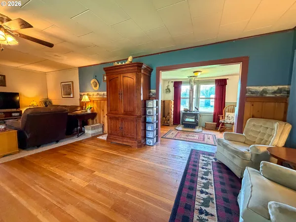 $285,000 | 221 Cottonwood Street, Mount Vernon, OR 97865