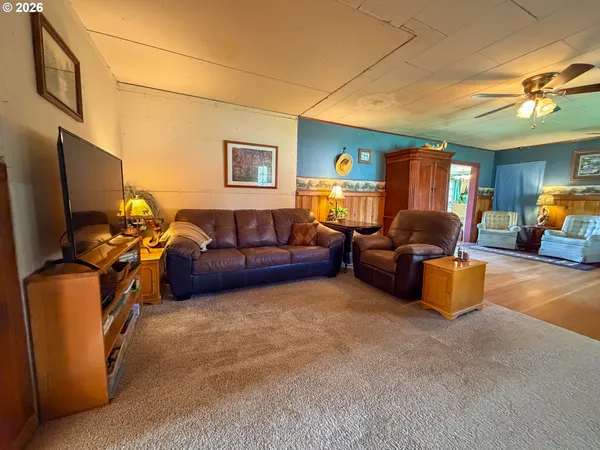 $285,000 | 221 Cottonwood Street, Mount Vernon, OR 97865