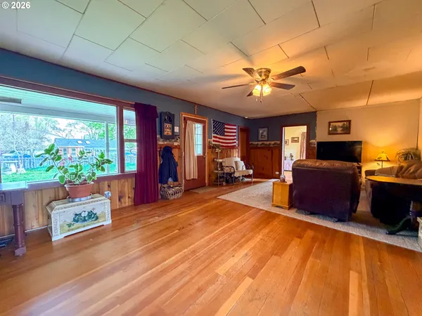 $285,000 | 221 Cottonwood Street, Mount Vernon, OR 97865