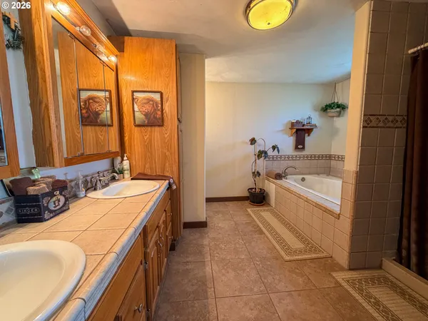 $285,000 | 221 Cottonwood Street, Mount Vernon, OR 97865