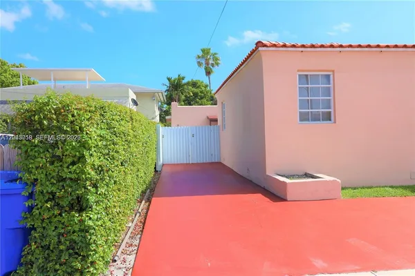$2,800 | 1698 Southwest 20th Street, Unit 1, Miami, FL 33145