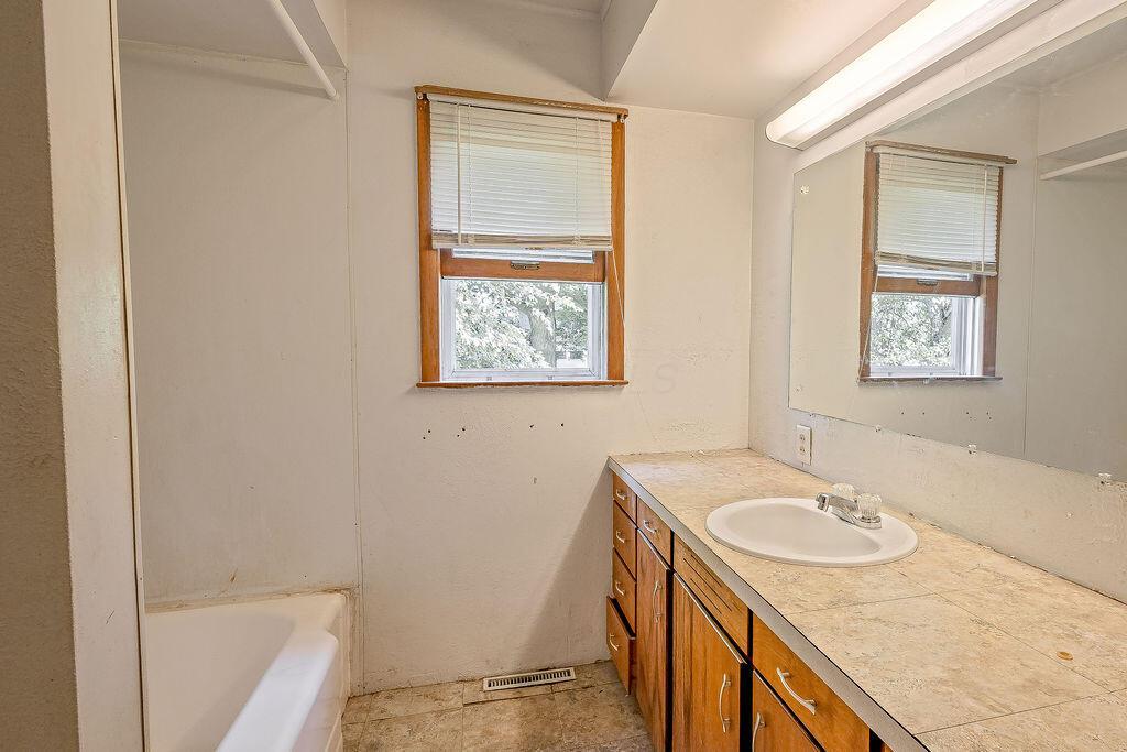 13590 Sycamore Road Mount Vernon, OH 43050 - Photo 13 of 23