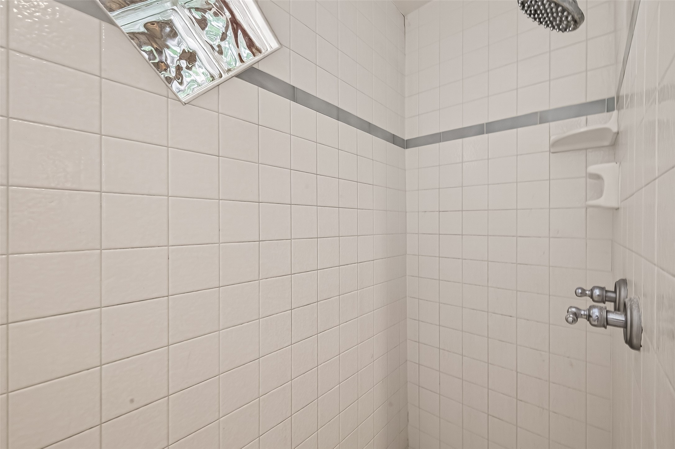 1807 Crocker Street, Unit A Houston, TX 77006 - Photo 22 of 37 Closer view of the white tiled shower.