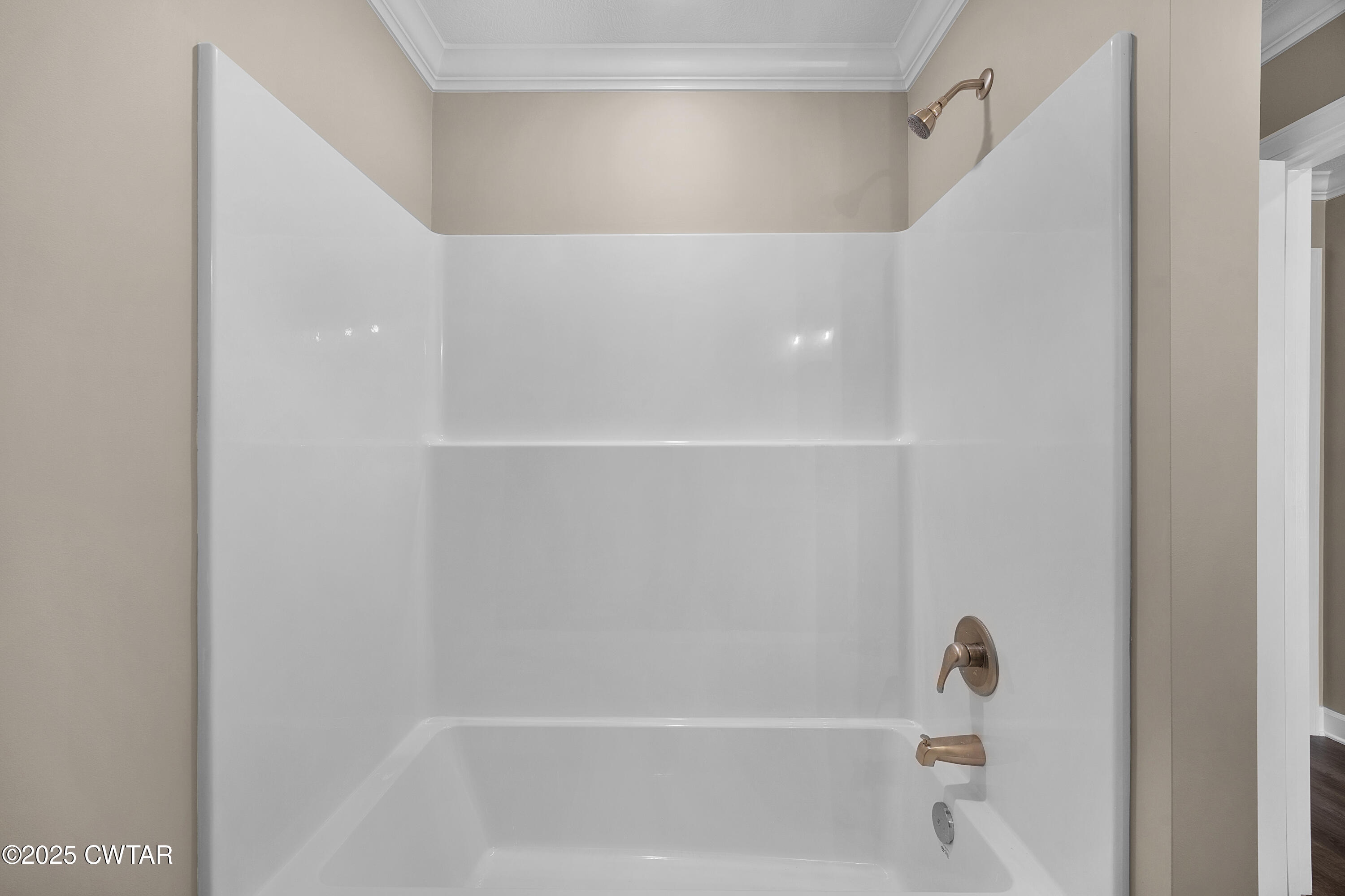 116 Garrison Drive Jackson, TN 38305 - Photo 17 of 18 a bathroom with a bathtub