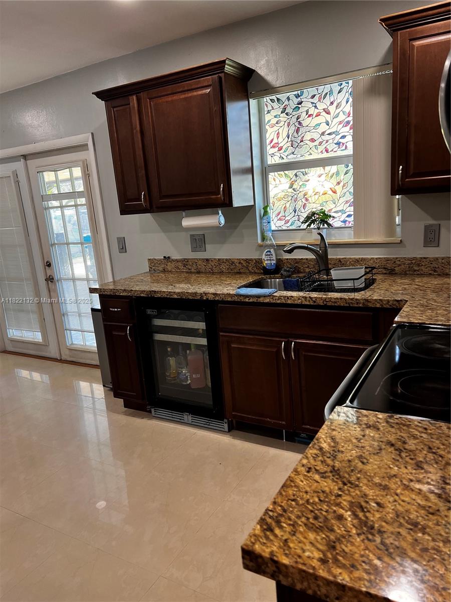 7151 Pershing Street Hollywood, FL 33024 - Photo 12 of 40