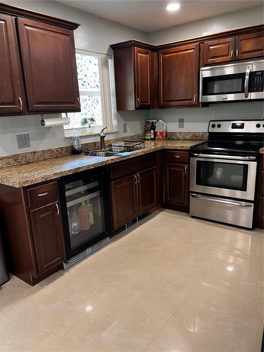 7151 Pershing Street Hollywood, FL 33024 - Photo 13 of 40