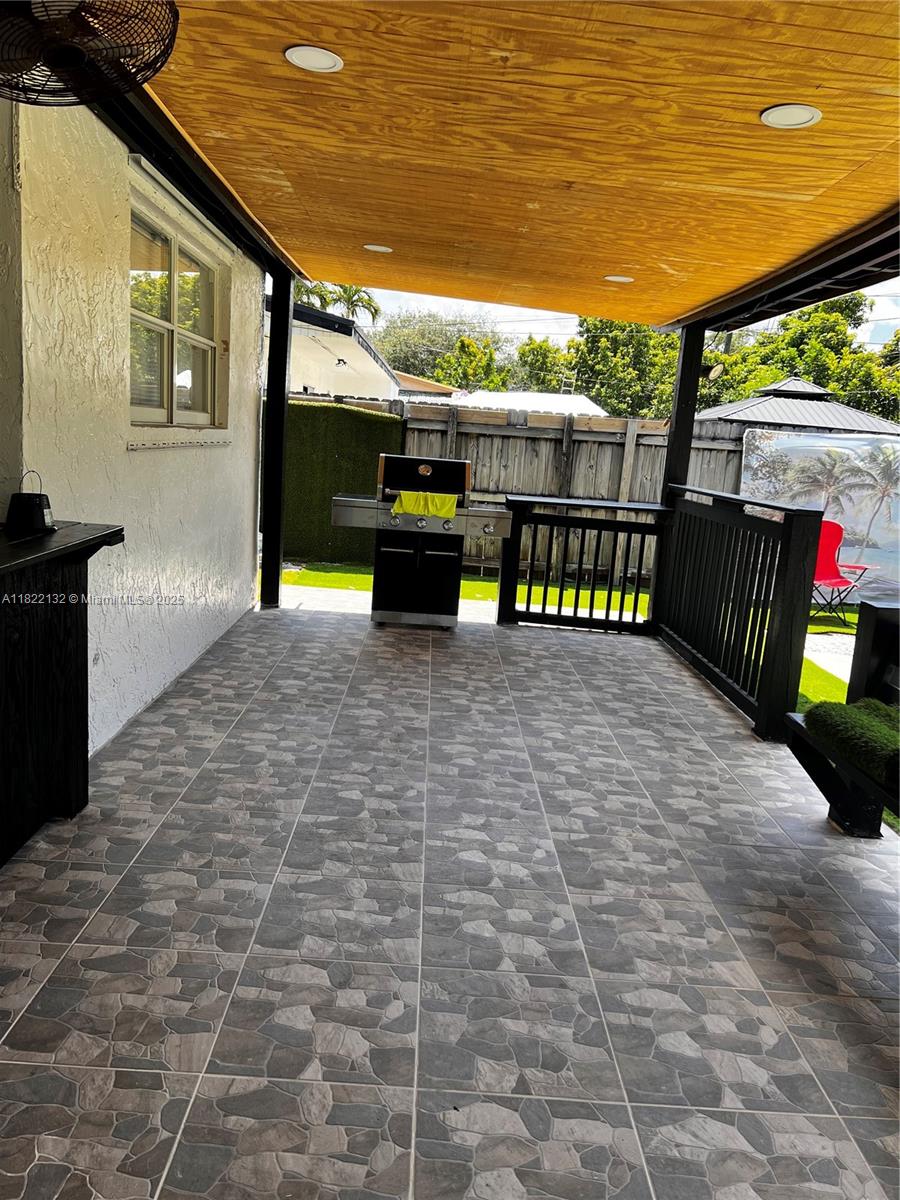 7151 Pershing Street Hollywood, FL 33024 - Photo 31 of 40