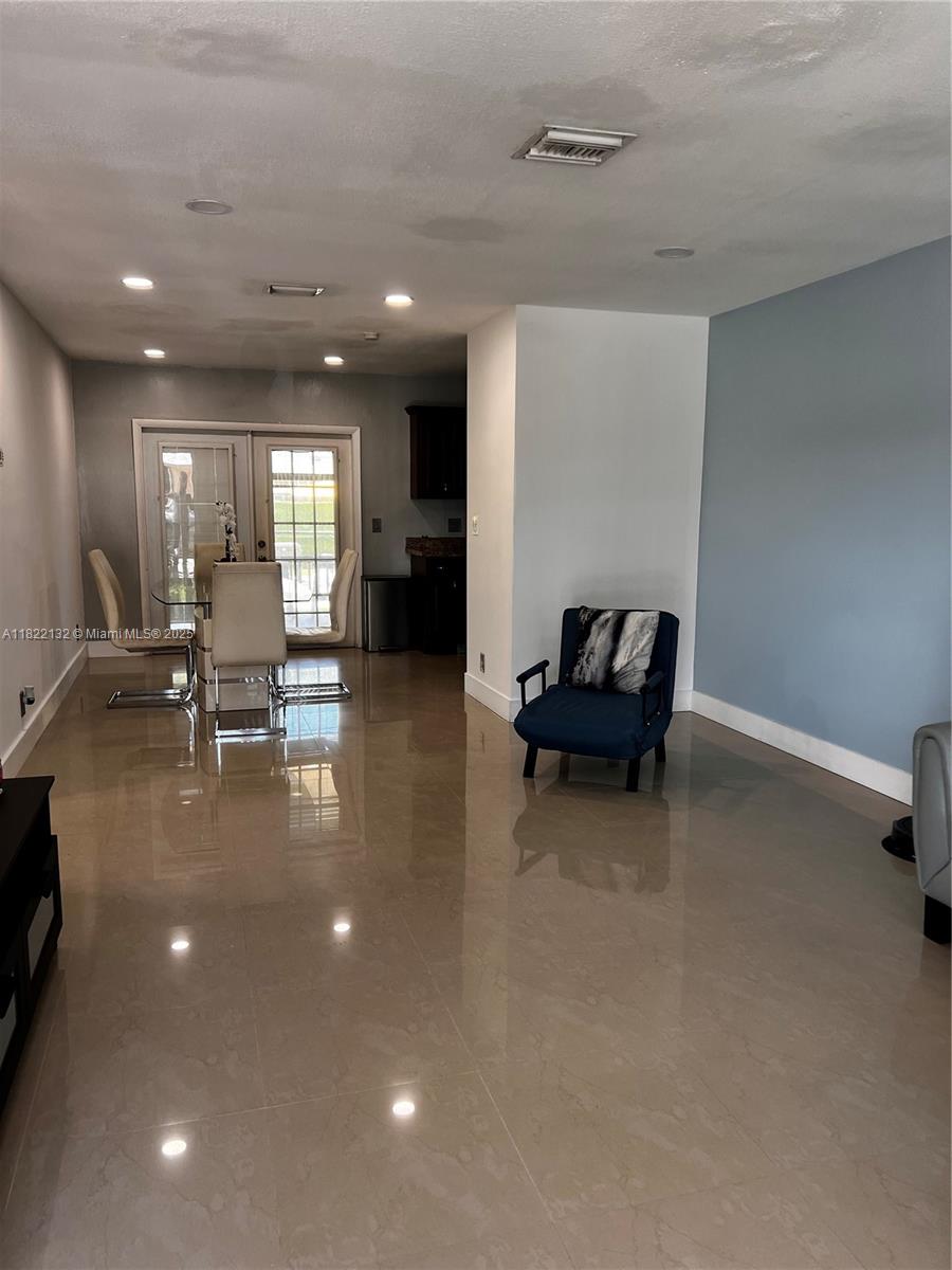 7151 Pershing Street Hollywood, FL 33024 - Photo 6 of 40