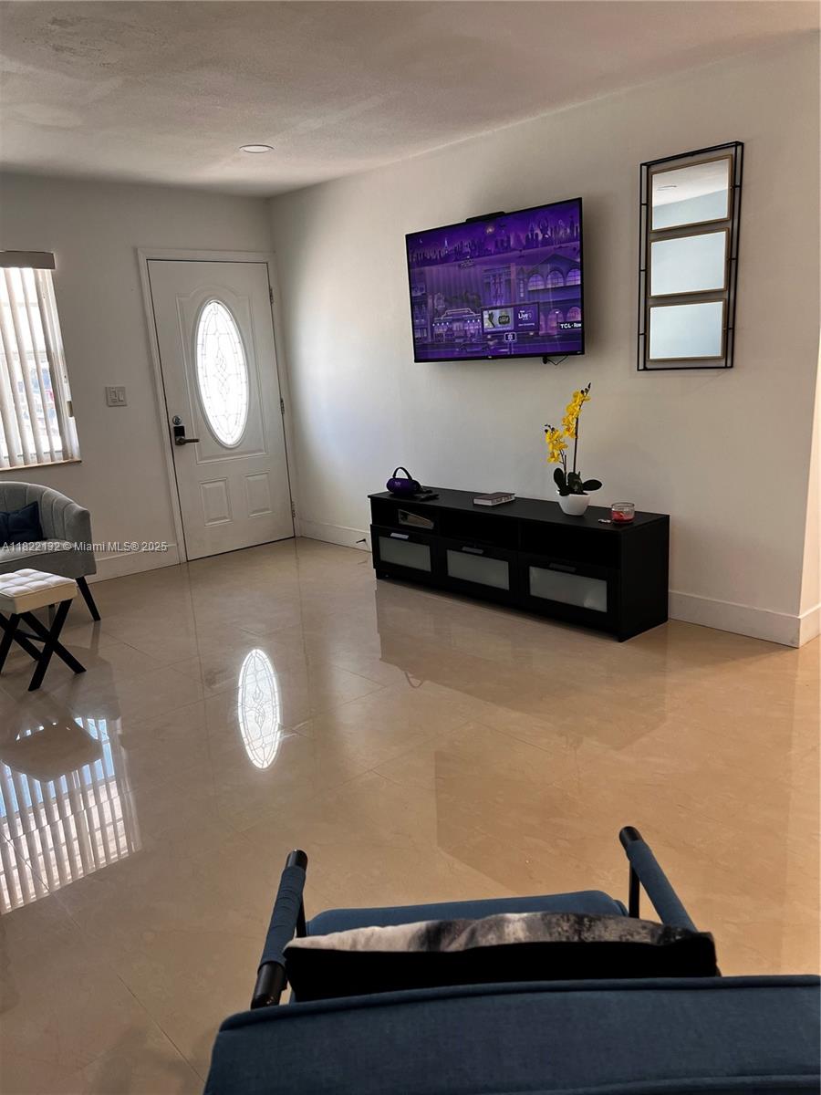 7151 Pershing Street Hollywood, FL 33024 - Photo 8 of 40