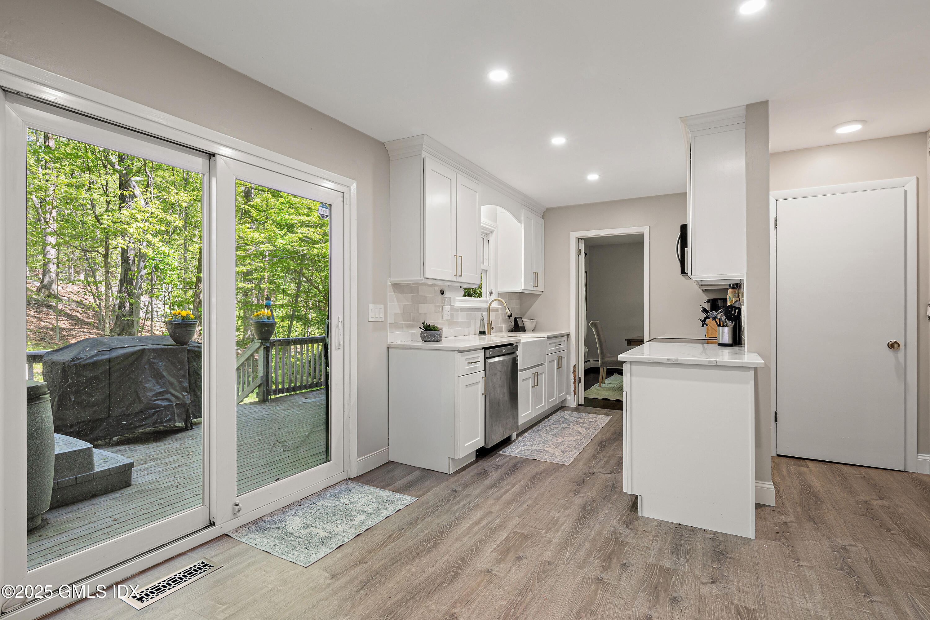 421 Chestnut Hill Road Stamford, CT 06903 - Photo 10 of 32 421 Chestnut Hill Road Stamford Ct-20