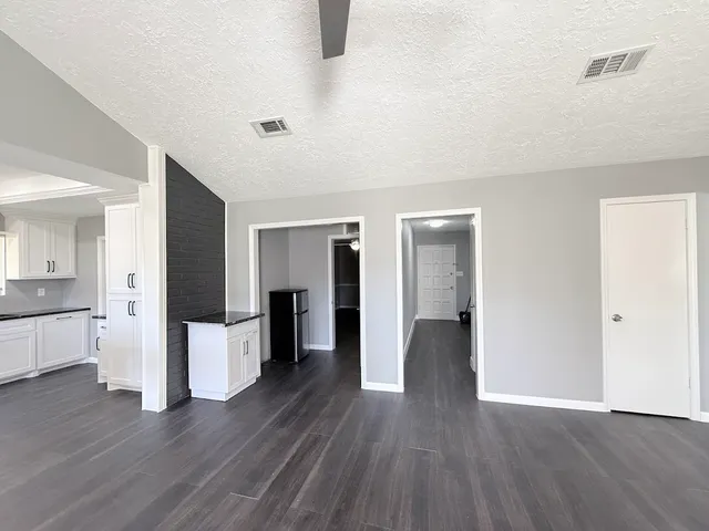 $1,850 | 11927 Barrett Brae Drive, Houston, TX 77072