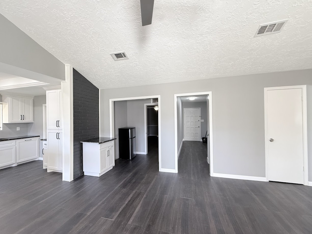 11927 Barrett Brae Drive Houston, TX 77072 - Photo 4 of 16