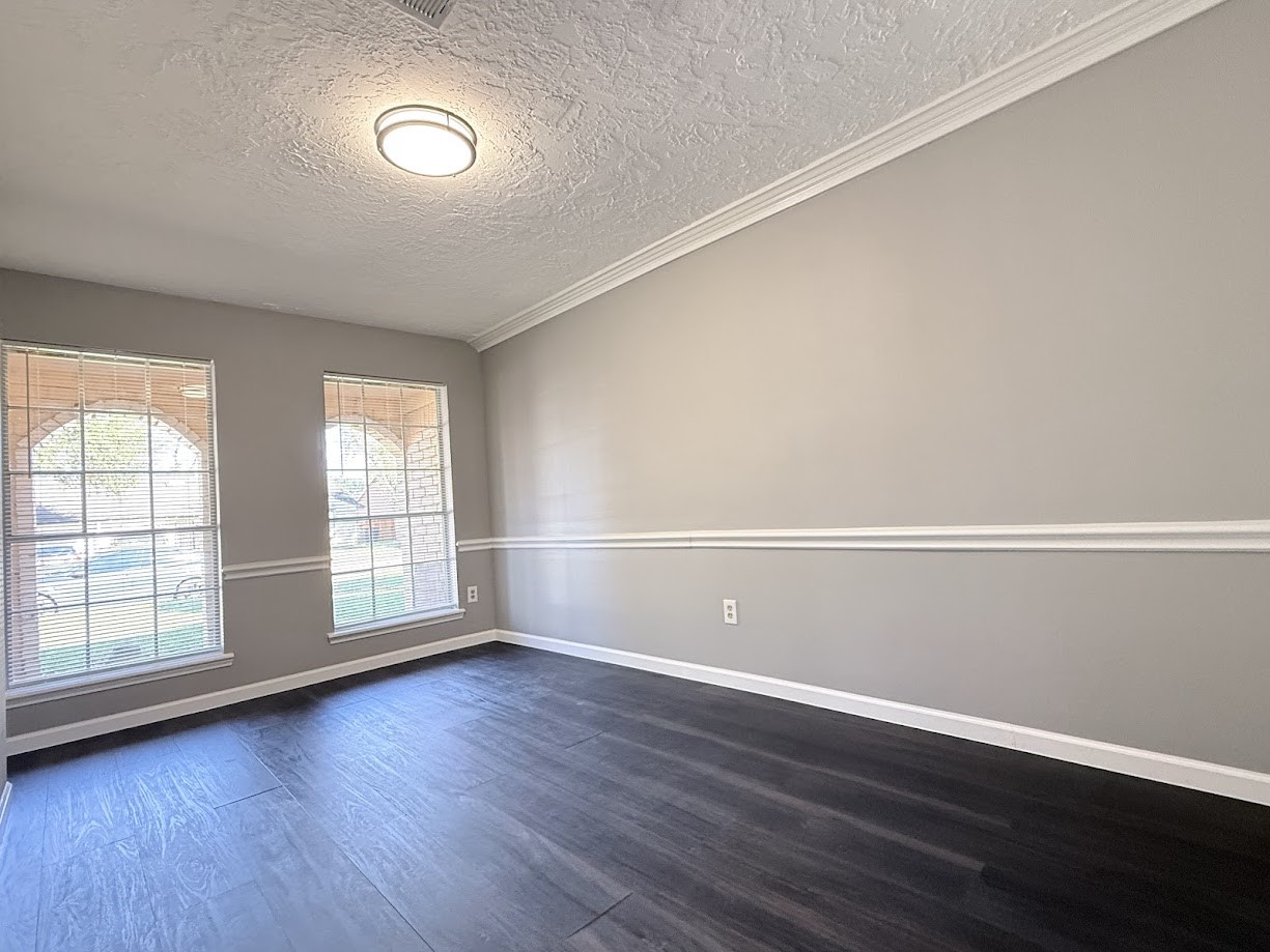 11927 Barrett Brae Drive Houston, TX 77072 - Photo 5 of 16 office/extra room front