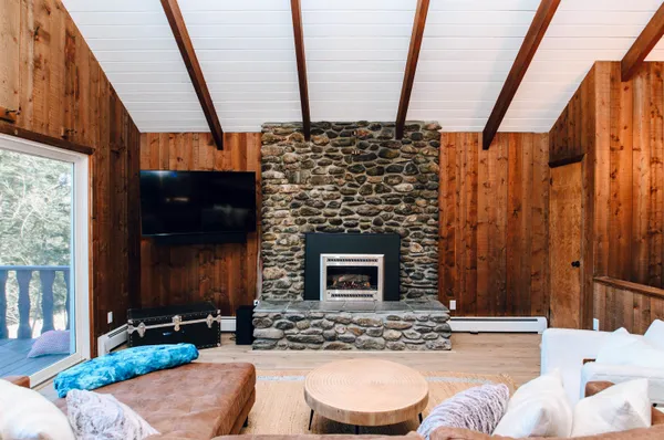 $899,000 | 500 Ayers Farm Road, Stowe, VT 05672