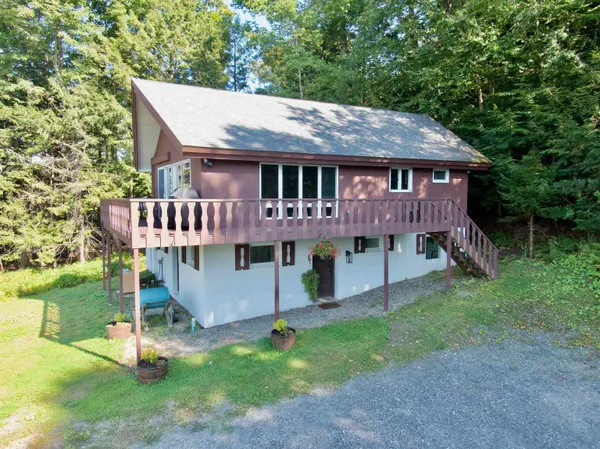 $899,000 | 500 Ayers Farm Road, Stowe, VT 05672