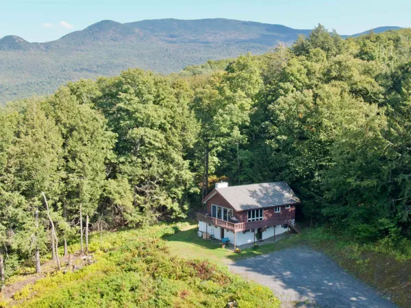 $899,000 | 500 Ayers Farm Road, Stowe, VT 05672